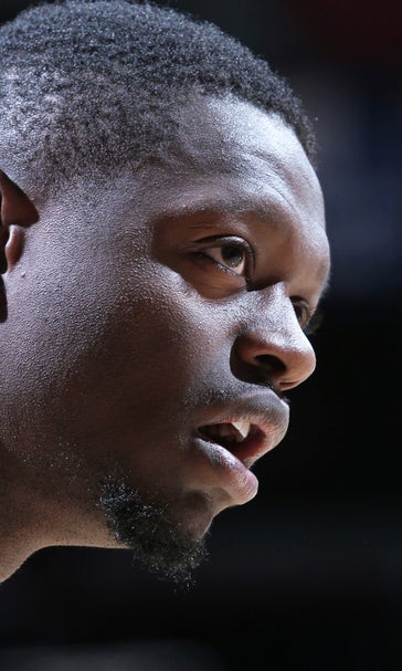 Lakers' Julius Randle sits out vs. Thunder with sprained ankle
